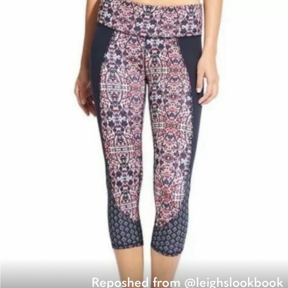 ATHLETA CHATURANGA FLORAL PAISLEY LEGGING